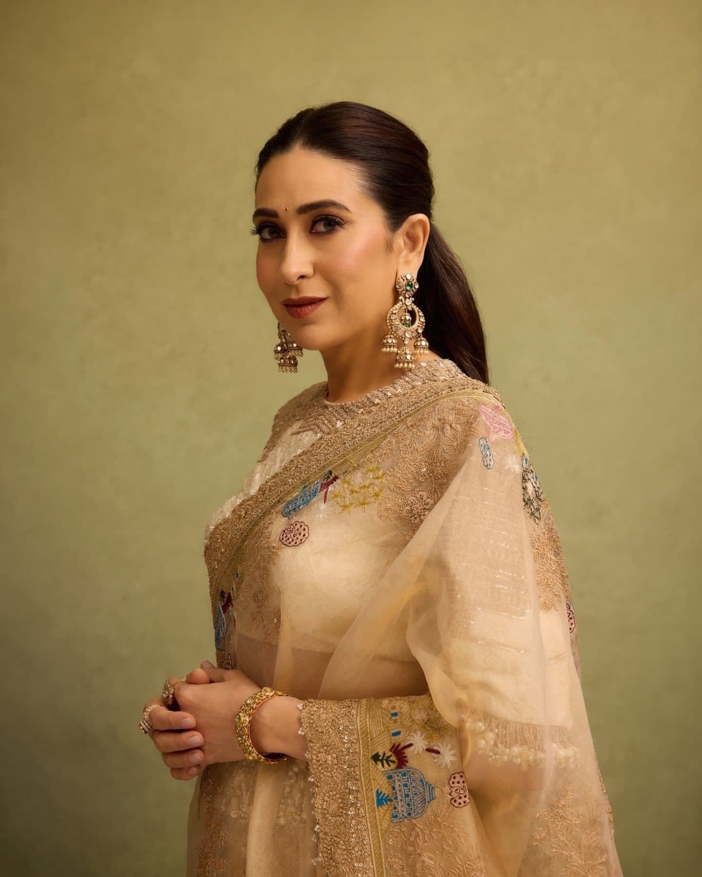 Karishma Kapoor’s Modern Sparkle, Anchored in Tradition